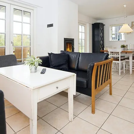 8 Person In Gjern-by Traum *